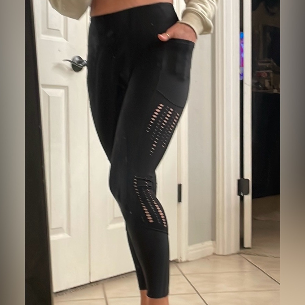 🟣2/$15 Sale Victoria’s Sport perforated & iridescent leggings